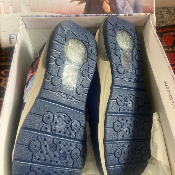Geox Frozen II Leather Light up sneakers New in box size 3.5 - Picture 4 of 7
